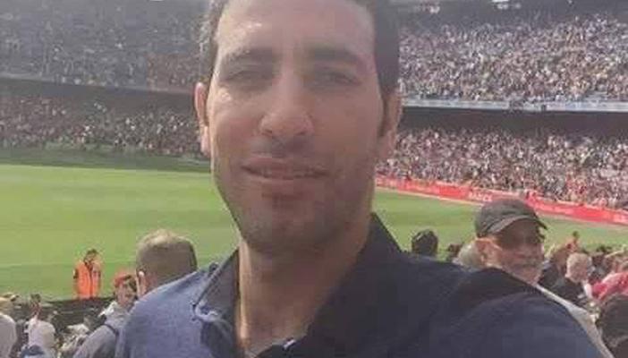 بالصورة.. أبو تريكة من الكامب نو: برشلونة فريق محظوظ