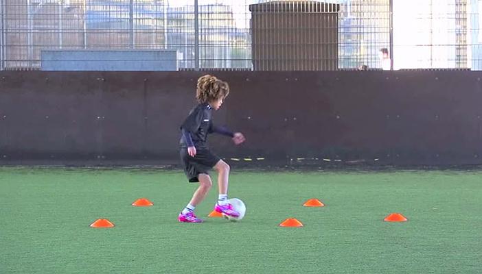 مليونا مشاهدة لمهارات طفل بنادي تشيلسي