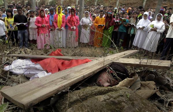 صور.. طقوس غريبة في احتقال مسيحيي الهند بجمعة الآلام