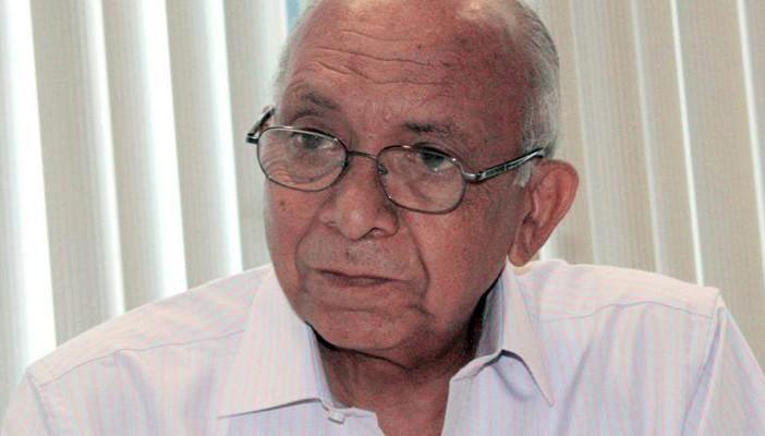 عضو لجنة الخمسين: قانون التظاهر غير دستوري ويجب الإفراج عن الشباب