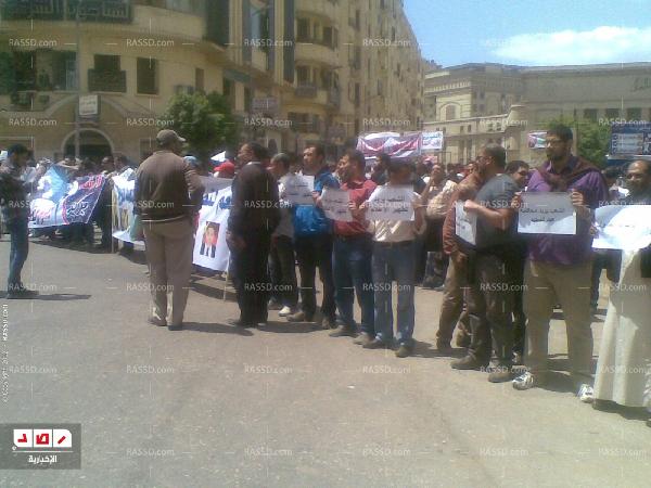 بوابات حراسة لتفتيش الوافدين لدار القضاء