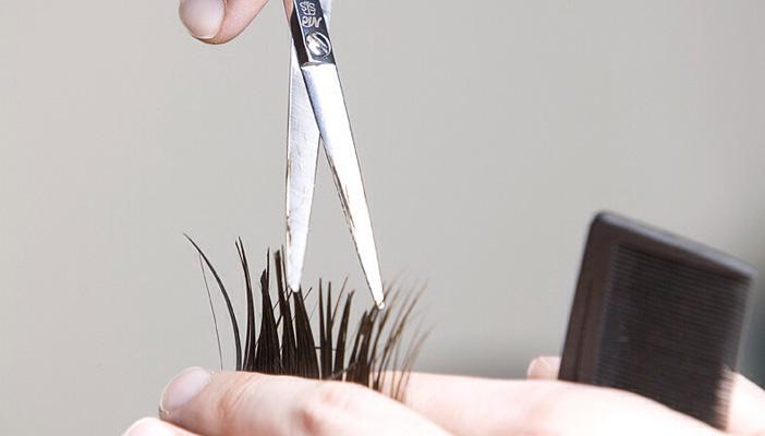 مغربي يحلق شعر زوجته بعد رفضها زواجه من أخرى