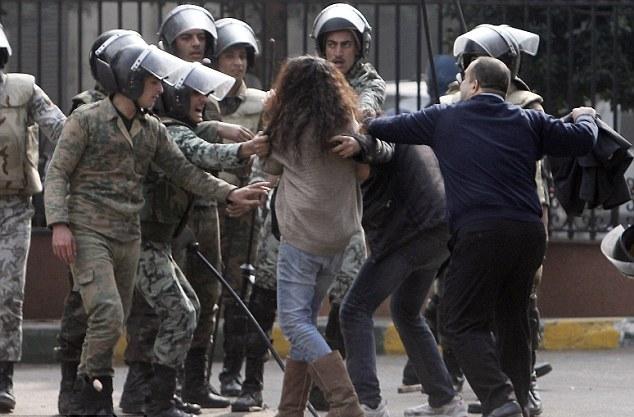 السيسي: رواتب مضاعفة للجيش والشرطة والتقشف للمواطن “الأهبل”