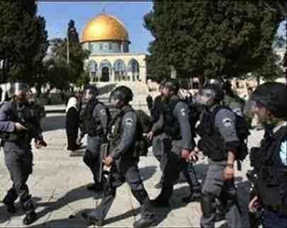 الاحتلال يغلق أبواب الأقصى ويمنع دخول من دون سن الـ50