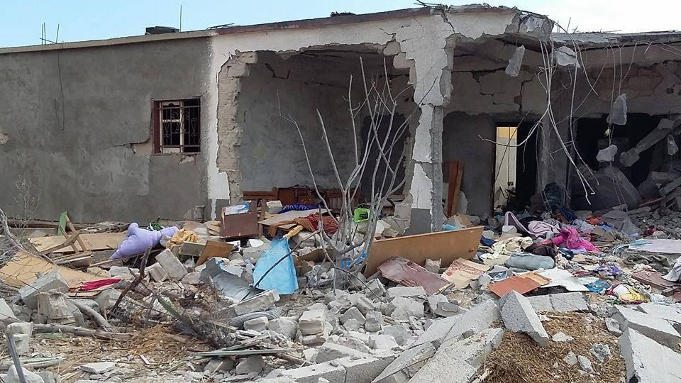 قصف جوي للجيش يقتل عائلة بأكملها ويحولها لأشلاء جنوب الشيخ زويد