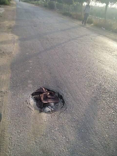 معاناة سائقي الدقهلية بسبب حالة الطرق السيئة وتعرضهم للحوادث