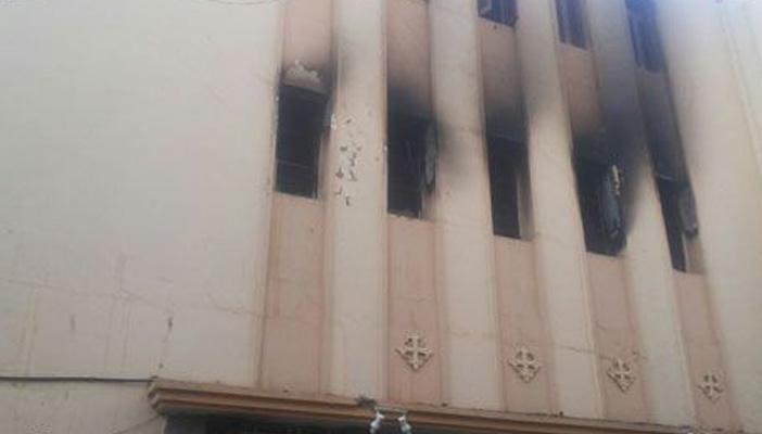 السيطرة على حريق كنيسة مارجرجس للأقباط الكاثوليك بالأقصر