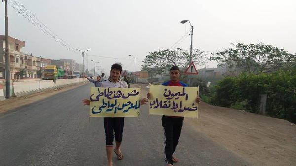 سلسلة بشرية بـ”الميمون” ببنى سويف تنديدا بحكم العسكر