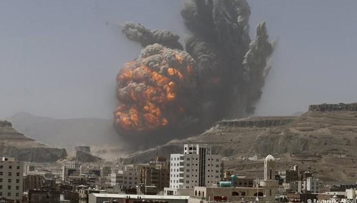 بالفيديو.. يمنيون يصرخون لحظة انفجار هائل في صنعاء