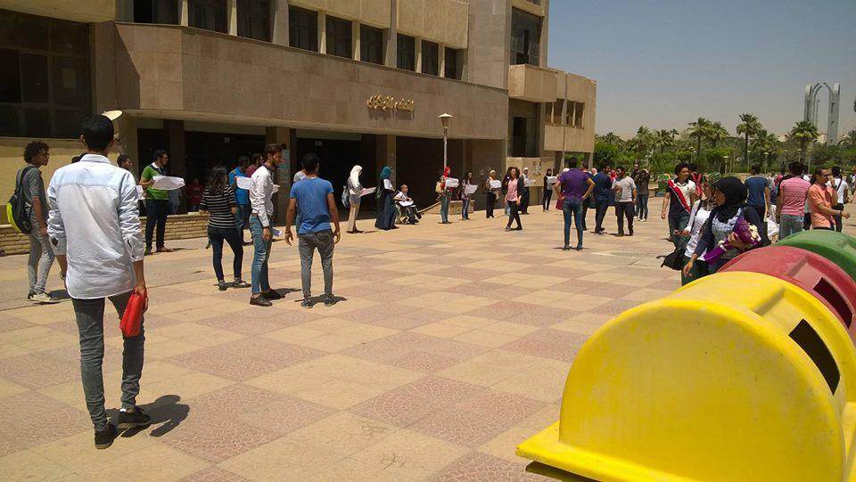 بالصور.. تظاهرتان بجامعتي أسيوط وحلوان رفضا لبيع جزيرتي تيران وصنافير