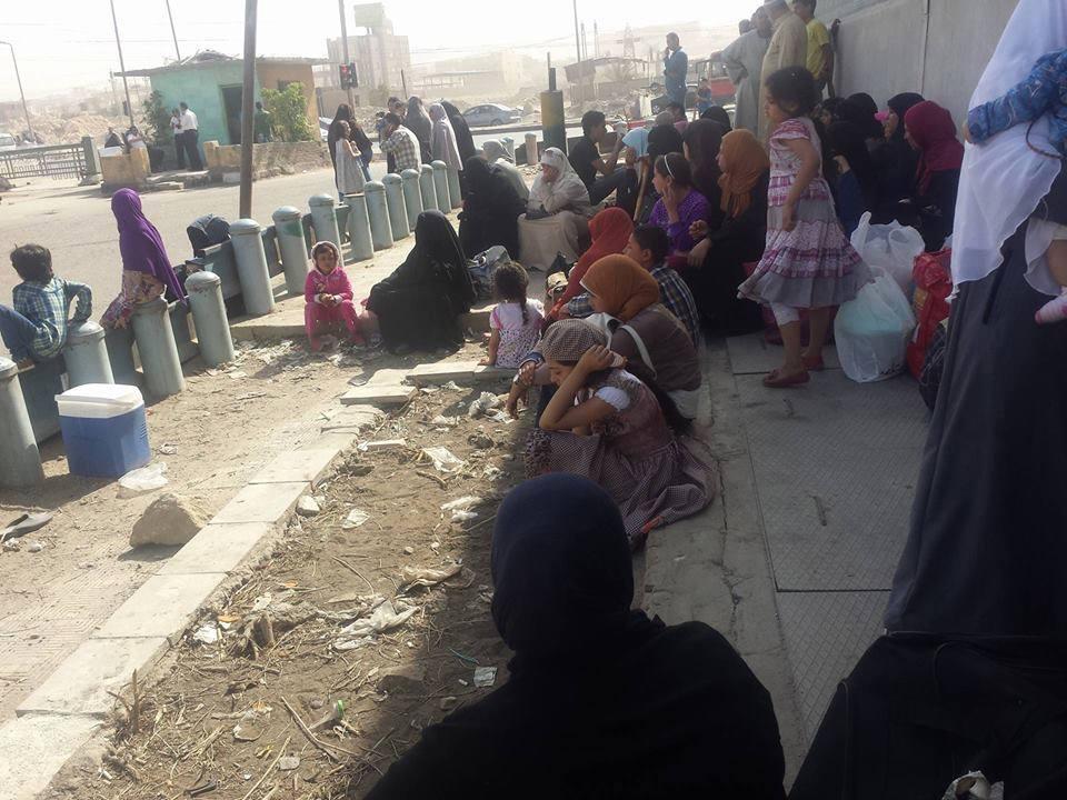 بالفيديو والصور.. اعتصام لأهالي معتقلي سجن العقرب والأمن يعتدي عليهم