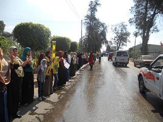 سلسلة بشرية على طريق “طنطا – زفتى” تنديدا بحكم العسكر