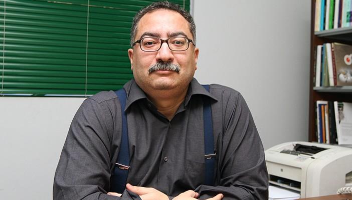 بالفيديو.. إبراهيم عيسى: النظام فاشل.. والأمن يوجِّه الأحزاب