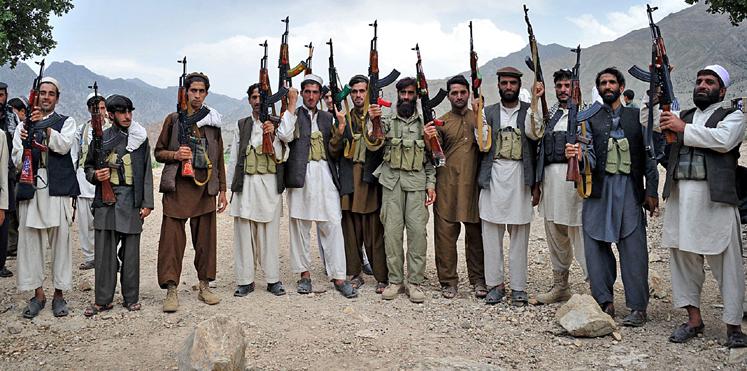 تنكروا في زي عسكري.. 140 قتيلًا في أكبر هجوم على قاعدة عسكرية أفغانية