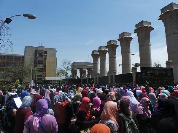 انطلاق مسيرة لطلاب ضد الانقلاب بجامعة عين شمس