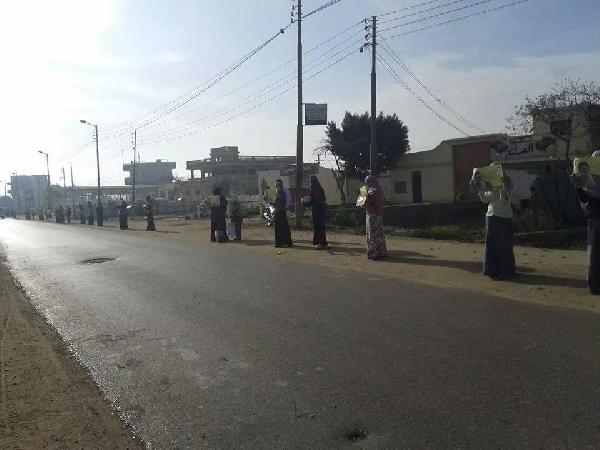 أهالي “طناح” للسيسي: “إياك تحلم تبقى رئيسي”