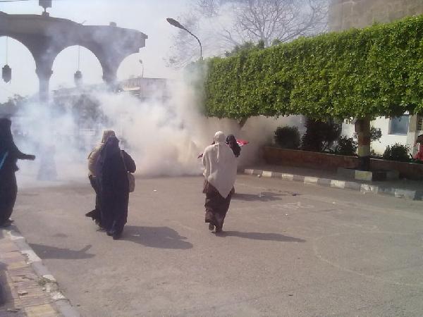 إصابة 10 طالبات فى اعتداء لأمن الانقلاب على مسيرة بالأزهر