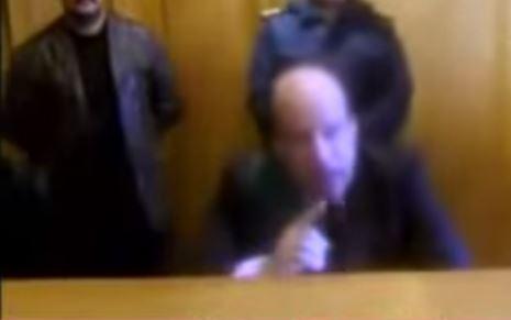 فيديو..قاض يمدح ضباط متهمين بقتل ثوار 25 يناير