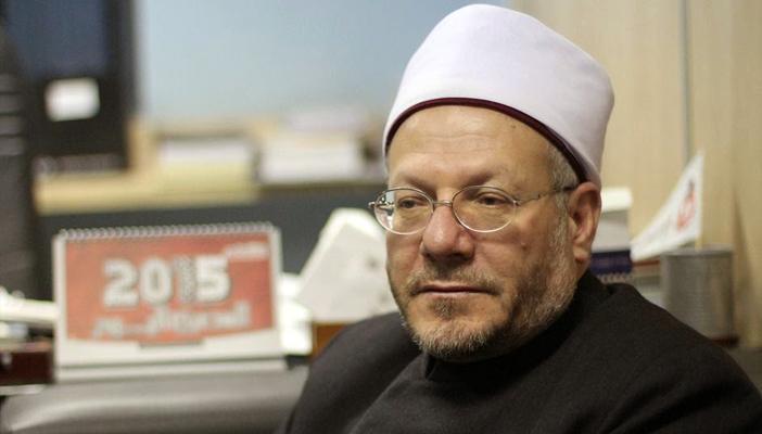 بالفيديو.. مصرية تهاجم شوقي علام في هولندا: منك لله