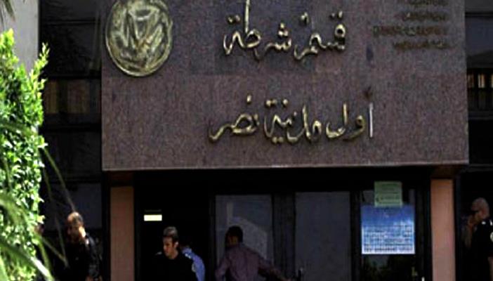 بالفيديو.. العشرات يقطعون الطريق أمام قسم أول مدينة نصر