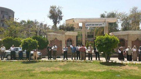 وقفة لأعضاء هيئة التدريس بالمنصورة تنديدا باعتقال زملائهم