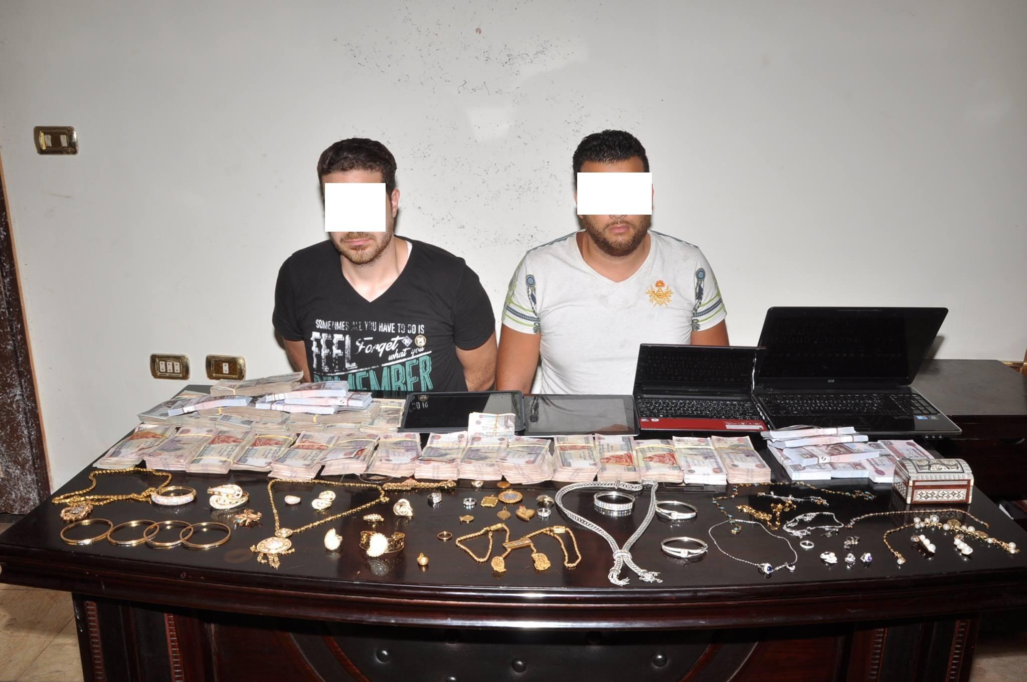 القبض على شخصين سرقا 13 شقة بالإسكندرية بعد انتحالهما صفة محصلي فواتير