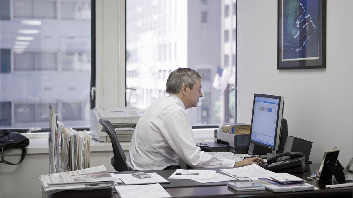 دراسة طبية: الجلوس لفترة طويلة يؤدي إلى الإصابة بتصلب الشرايين