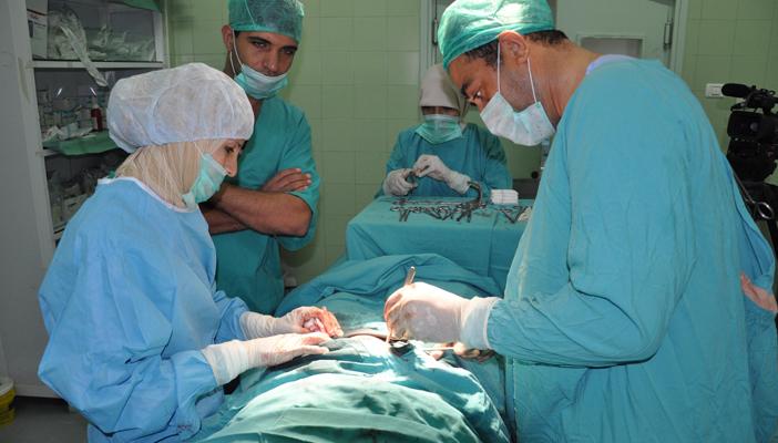 علاج فتاة حامل بجنين في رأسها!