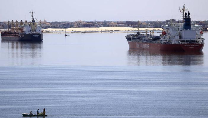 5 ملايين برميل نفط تعبر يوميا من باب المندب في 2014