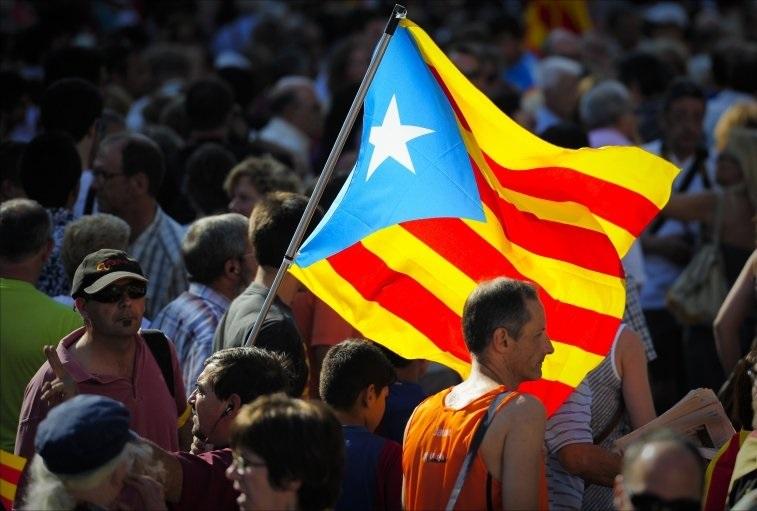 “كاتالونيا” يطالب “مدريد” عدم عرقلة التصويت على استقلاله