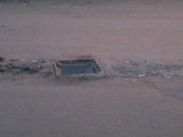 بالوعات المجاري المفتوحه تثير سخط الاهالي بالزقازيق