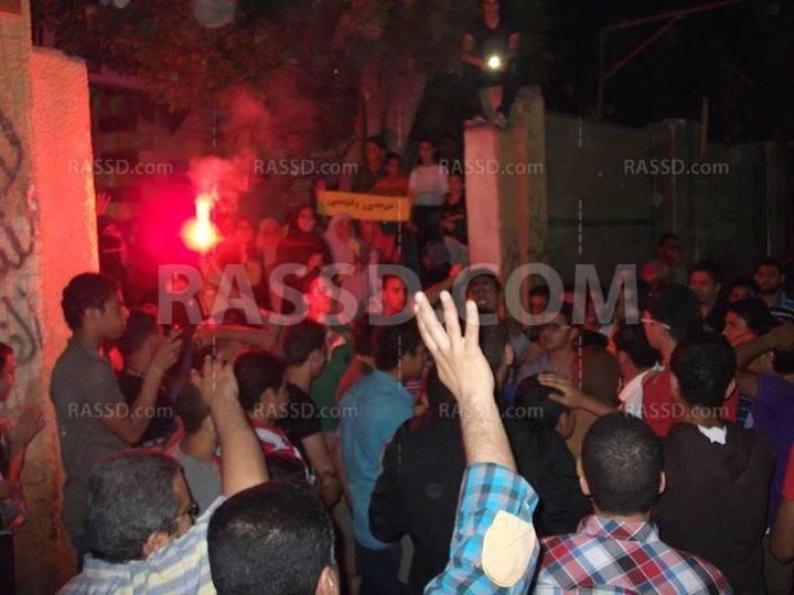 الشماريخ تضيء ليل الخانكة في مسيرة مناهضة للانقلاب