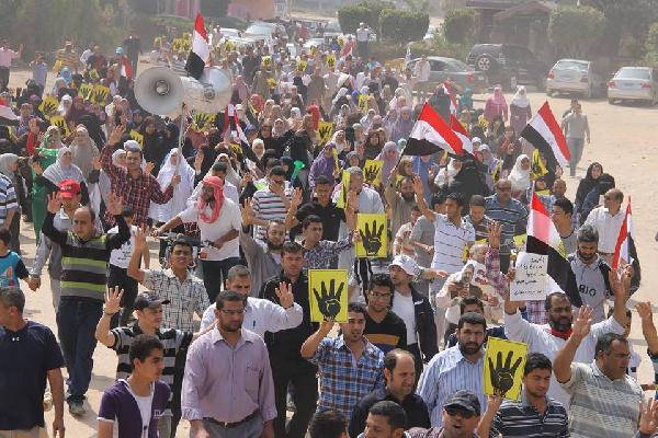 مسيرة حاشدة بالعاشر من رمضان تندد بانتهاكات الجيش في سيناء