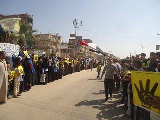 وقفة وسلاسل بشرية بالحسينية بالشرقية رفضا لحكم العسكر