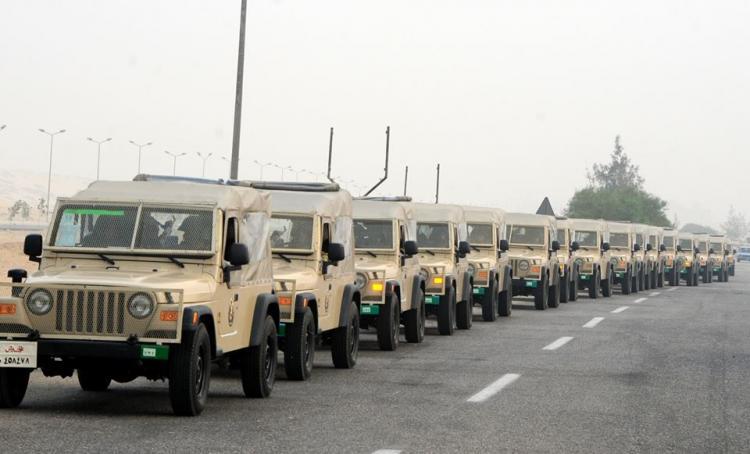 سياسيون: نزول الجيش يؤكد رعب النظام.. ويجب أن لا يكون مواجهًا للشباب