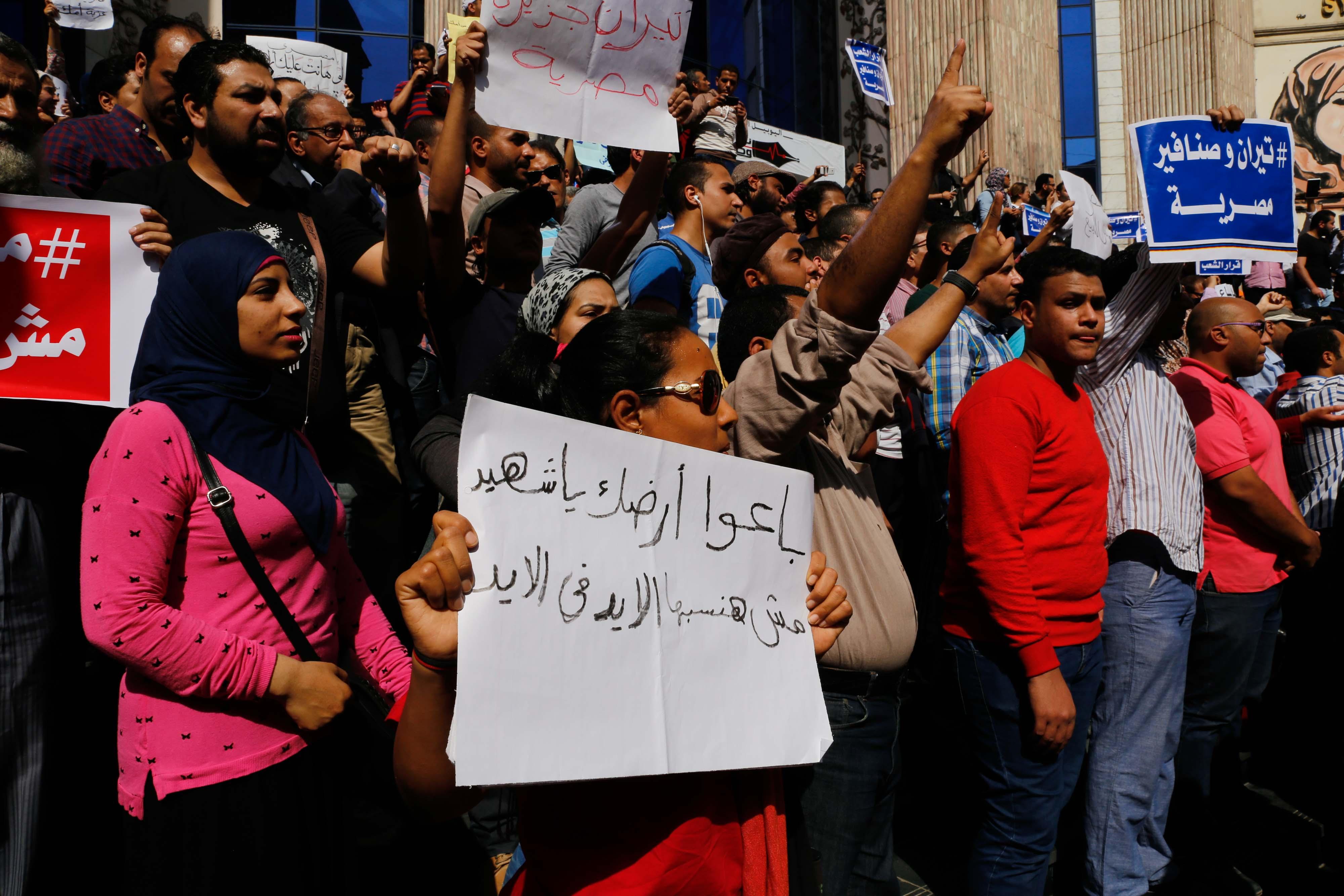 “المصري لدراسات الإعلام” يحدد 3 استراتيجيات فاعلة لنجاح الثورة