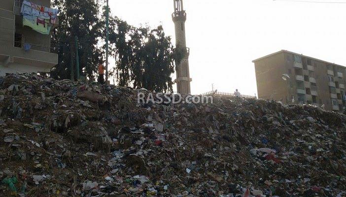 أكوام القمامة تحاصر “القطا”.. والمسئولين “ودن” من طين