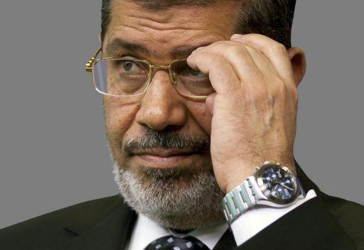 ل.تايمز: مرسي في حرب مع “دولة مبارك العميقة “