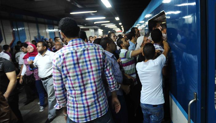 خبراء: 3 أسباب لعدم سعادة المصريين.. ومغردون: إزاي والسيسي موجود