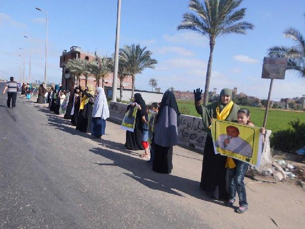 سلسلة بشرية لأحرار البصارطة بدمياط