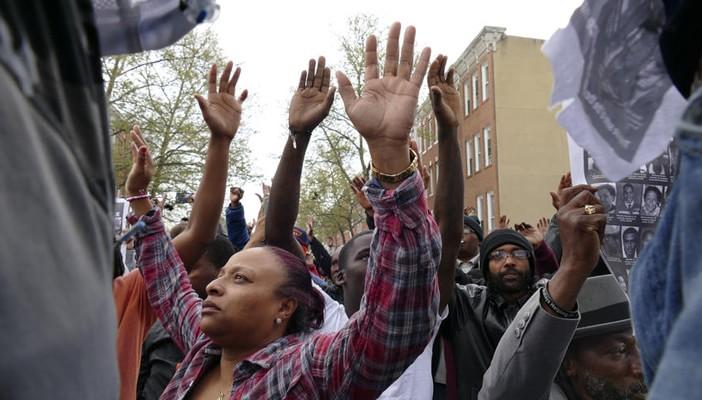 استمرار التظاهرات في أمريكا احتجاجًا على مقتل شاب من أصول إفريقية