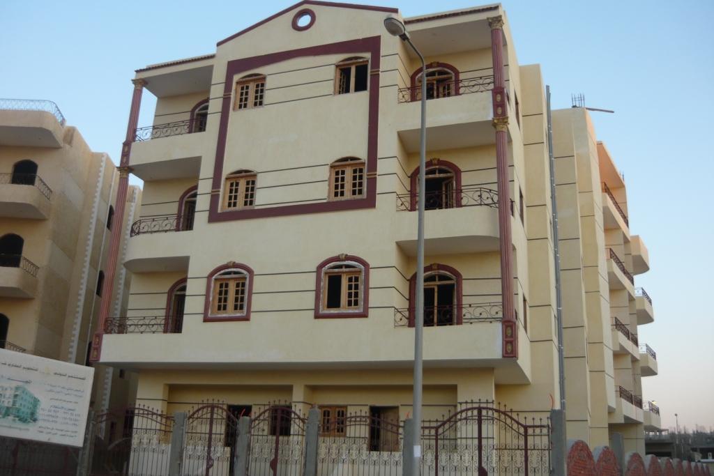 تجار السوق السوداء يتحولون من الدولار لـ”العقارات”