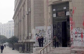 هدوء بمحيط القضاء العالي بعد فض الباعة تظاهرة المعارضة