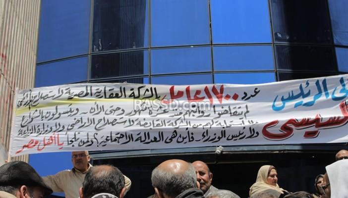 العمال وأصحاب المعاشات للحكومة: “اعتبرونا كلاب.. واسألوا فينا”