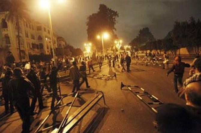 الأمن يتمكن من تفريق المتظاهرين في محيط “الاتحادية”