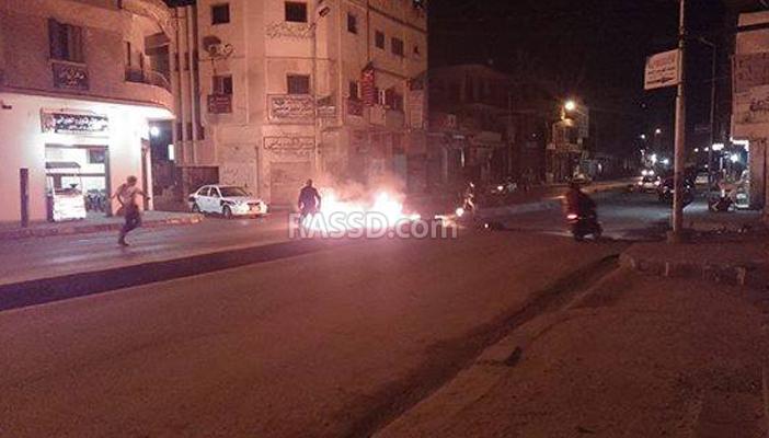 أهالي سيناء يقطعون الطريق اعتراضًا على مد “الطوارئ”