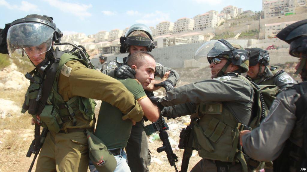 الجيش “الإسرائيلي” يعتقل عددًا من قيادات حماس بالضفة الغربية