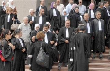 وقفة للمحامين بالمحمودية بعد اعتداء ضابط شرطة على زميلهم