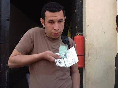 ليبي ينشر صورة ضابط مصري مقبوض عليه ببنغازي