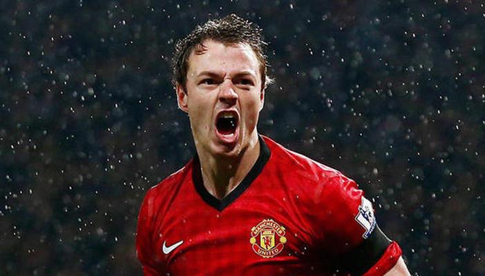 مدافع اليونايتد يقترب من الأرسنال